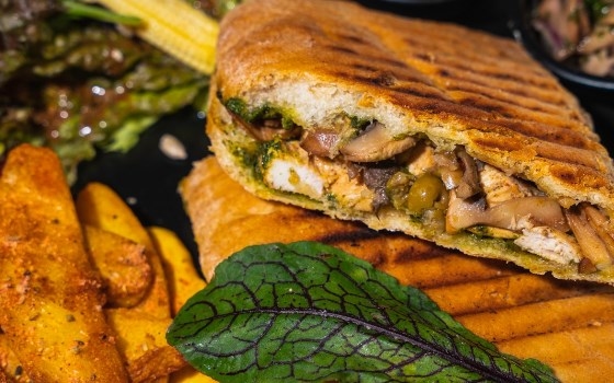 پنینی مرغ و اسفناج