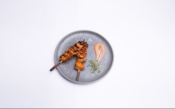 جوجه طعمدار باربیکیو دو سیخ